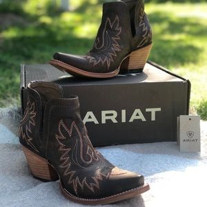 Ariat Western Dixon booties